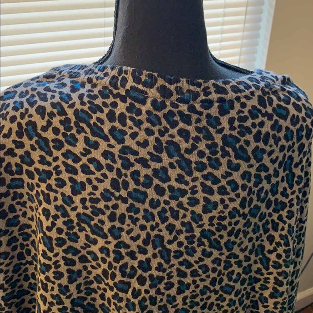 Sweater - Picture 6 of 7
